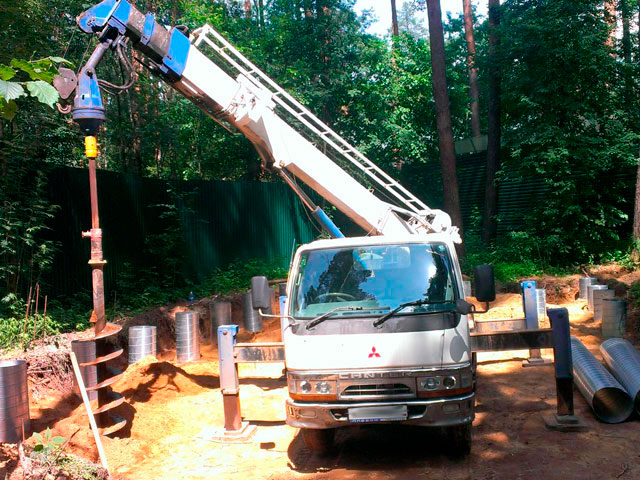 MITSUBISHI-CANTER